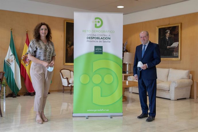 El presidente de la Diputación, Fernando Rodríguez Villalobos, durante la presentación de la nueva web de la Oficina contra la Despoblación