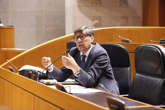 El vicepresidente de Aragón y consejero de Industria, Arturo Aliaga.