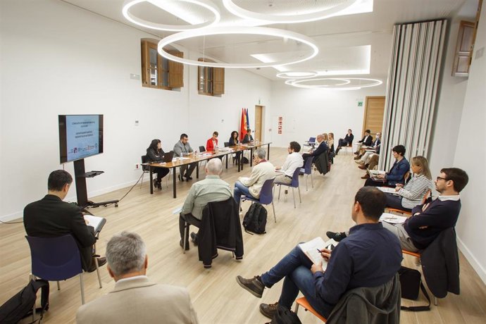 La presidenta del Gobierno foral, María Chivite, preside la reunión de la comisión interdepartamental de Igualdad