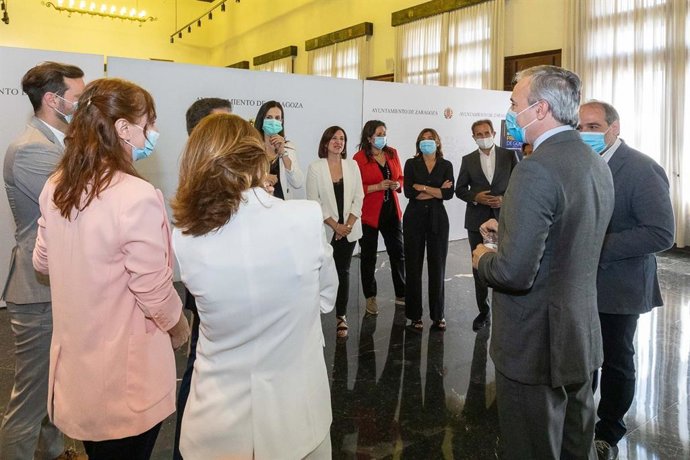 El alcalde de Zaragoza, Jorge Azcón, con todo el Gobierno de Zaragoza en el primer año de mandato