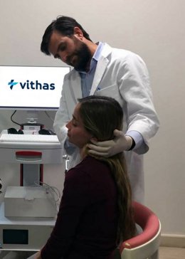 El doctor Enrique Herrera Acosta, jefe de dicho servicio del Hospital Vithas Xanit Internacional de Benalmádena y Vithas Málaga
