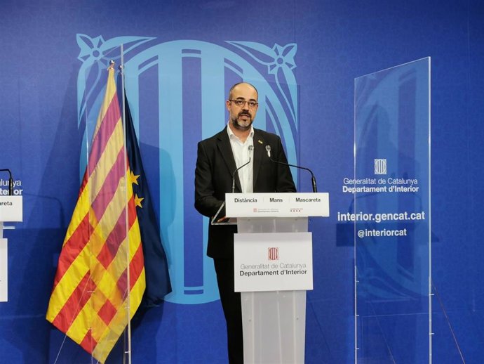 El conseller de Interior, Miquel Buch, responde a preguntas de la ciudadanía de forma telemática, el 12 de junio de 2020.