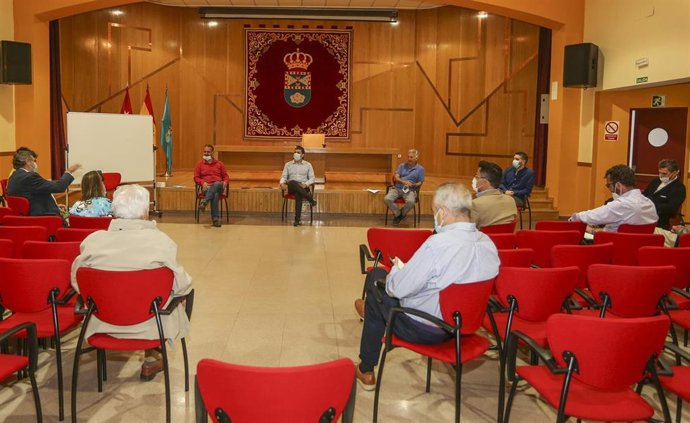 El concejal de Desarrollo Local y Empleo, Fran Muñoz, se reúne con los representantes de las Entidades Urbanísticas de Conservación de los polígonos de Butarque, Ciudad del Automóvil, Leganés Tecnológico, La Laguna, San José de Valderas y Prado Overa.
