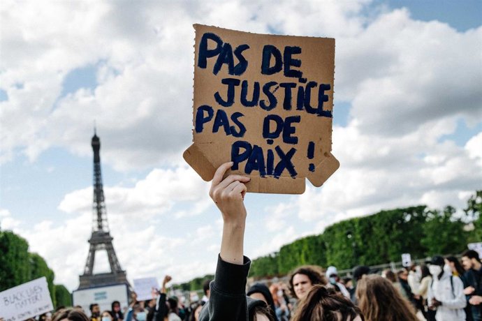 Protesta contra la violencia policial en París