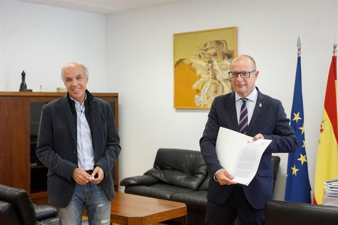 El presidente del Consejo Escolar de Navarra, Manuel Martín, y el consejero de Educación, Carlos Gimeno