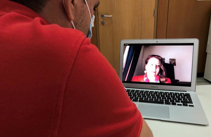 La consejera de Agricultura, Carmen Crespo, durante el webinario que ha mantenido este viernes con Landaluz. 