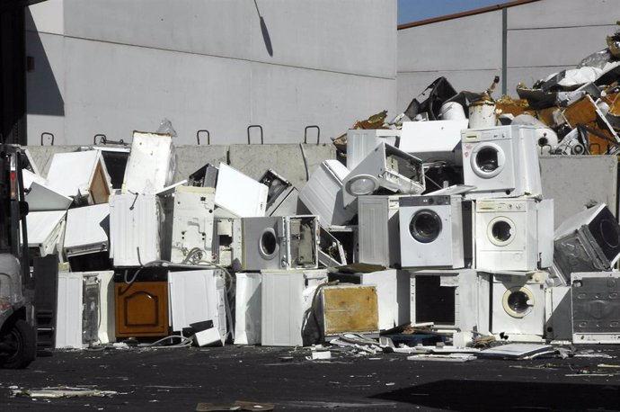 OfiRAEE pide a Ribera una moratoria en el cumplimiento de los objetivos de recogida de residuos