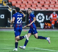 El Levante se lleva un tesoro de Mestalla y el Granada frena al Getafe