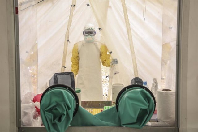 Trabajos de MSF para contener el ébola en Mangina