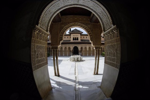 La Alhambra de Granada sin turistas por la crisis del coronavirus. 
