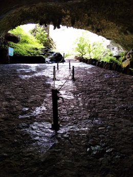 Entrada Cueva de Valporquero.