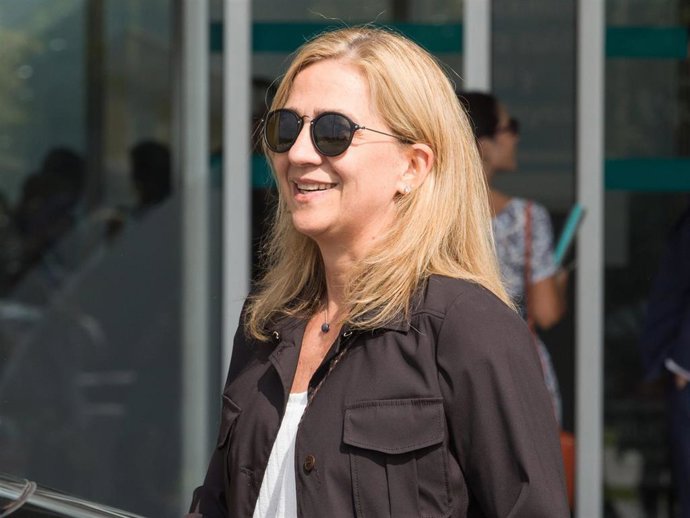 La Infanta Cristina acude visita al Rey Juan Carlos tras su operación