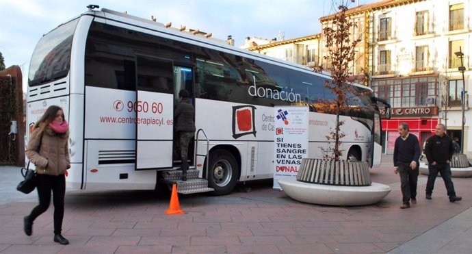 Imagen de archivo de un autobús de donación de sangre