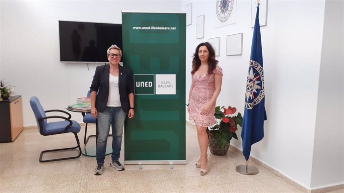La regidora de Justicia Social, Feminismo y LGTBI, Sonia Vivas, junto a la directora de la UNED en Baleares, Judit Vega.