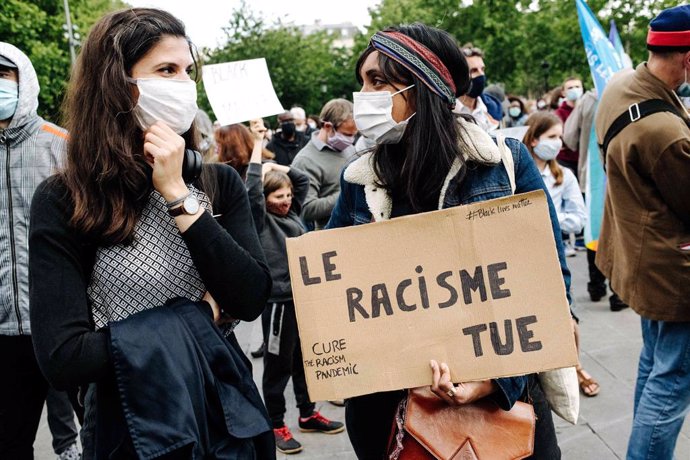 Francia.- La Policía de París dispersa con gases lacrimógenos la protesta contra