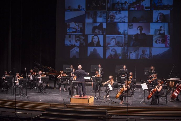 Imagen de la segunda actuación de la Orquesta Ciudad de Almería durante el estado de alarma decretado durante el coronavirus. 