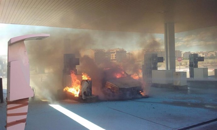 Incendio en una gasolinera de la Pobla de Vallbona