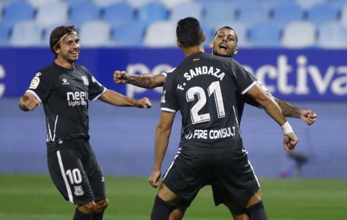 Stoichkov y Fran Sandaza celebran un gol del Alcorcón ante el Zaragoza