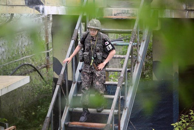 Un militar de Corea del Sur desplegado cerca de la Zona Desmilitarizada (DMZ)