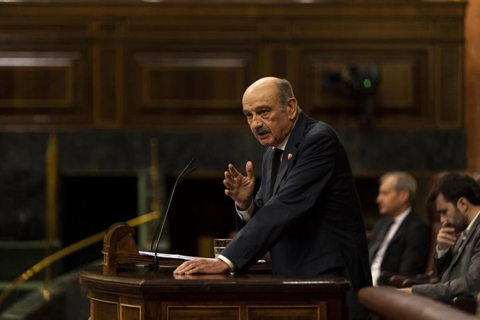El portavoz del PRC en el Congreso de los Diputados, José María Mazón, durante una intervención ante el Pleno