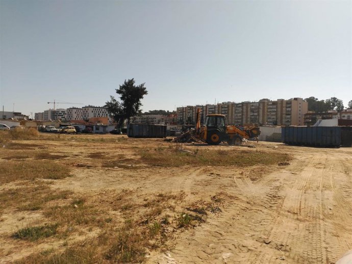 Limpieza de un solar en Huelva