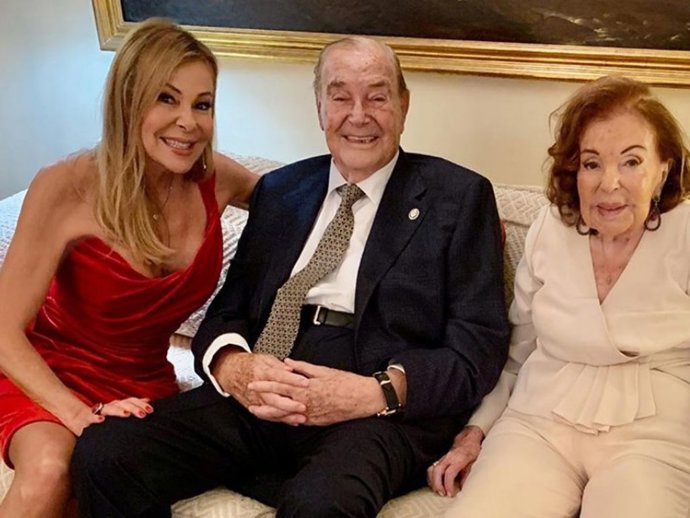 Ana Obregón con sus padres