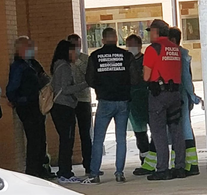 Equipo negociador de la Policía Foral en Artica