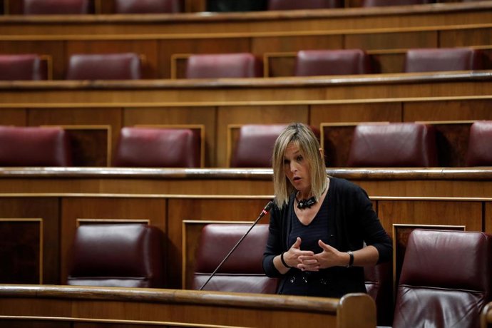 La portavoz económica del PNV en el Congreso, Idoia Sagastizabal, interviene desde su escaño en el Pleno