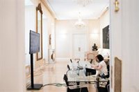 Ayuso pide a Sánchez ahondar en medidas para Barajas, planes en caso de rebrote y rebaja de IVA del toro de lidia