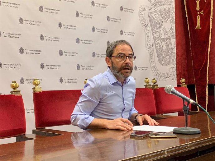 El viceportavoz del Grupo Socialista en el Ayuntamiento de Granada, Miguel Ángel Fernández Madrid. 