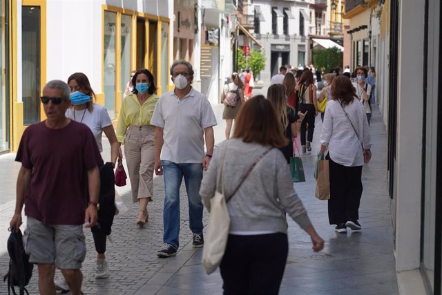 La calle Tetuán de Sevilla, muy animada  en el inicio de la Fase 2. Sevilla a 25 de mayo 2020