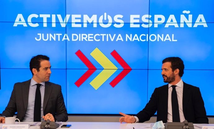 El presidente del PP, Pablo Casado, y el secretario general del PP, Teodoro García  Egea, en  la reunión de la Junta Directiva Nacional del partido. En  Madrid, a 8 de junio de 2020.