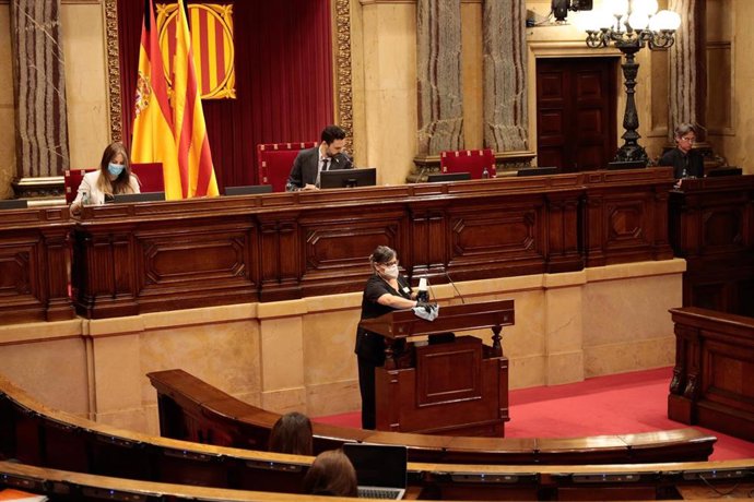 Pleno del Parlament el 4 de junio, durante la pandemia por el coronavirus.