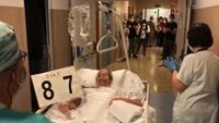 Sale de la UCI el último paciente con Covid-19 en el Hospital Costa del Sol de Marbella tras 87 días ingresado