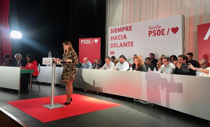 Verónica Pérez ante el comité provincial del PSOE de Sevilla
