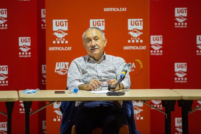 El Secretario General de UGT, Pepe Álvarez, durante una rueda de prensa de UGT en la sede de UGT-Catalunya sobre la situación de Nissan tras haber reclamado conocer el contenido del 'plan B' que Gobierno y Generalitat de Cataluña están preparando tras e