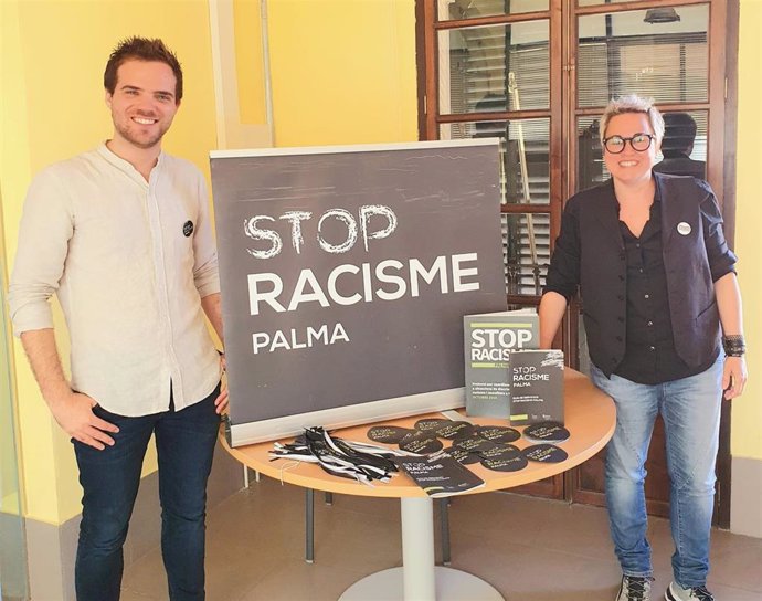 La concejala de Justicia Social, Feminismo y LGTBI, Sonia Vivas, presenta la campaña 'Stop Racisme'