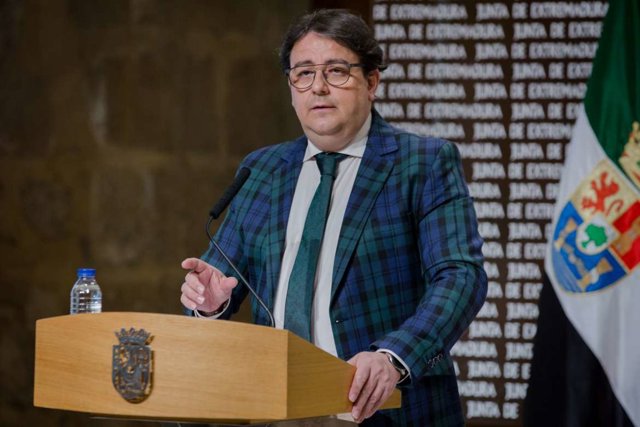 el consejero de Sanidad, José María Vergeles, en rueda de prensa