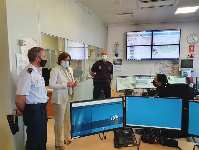 La delegada del Gobierno en Andalucía, Sandra García, visita la Jefatura Superior de Policía de Andalucía Oriental