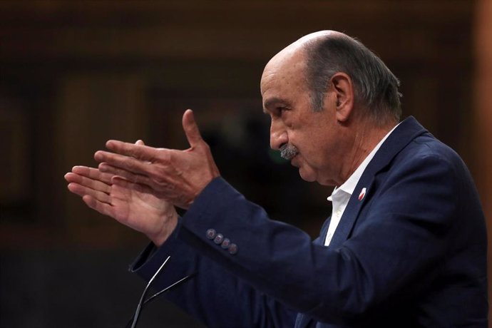 El portavoz del Partido Regionalista de Cantabria (PRC) en el Congreso, José María Mazón, durante una intervención en el Pleno