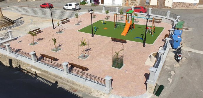 Plaza de España de Deleitosa ya reestructurada