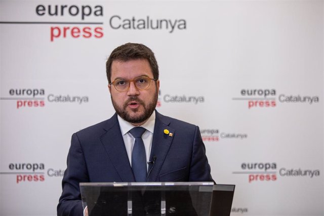 El vicepresidente de la Generalitat de Catalunya y conseller de Economía y Hacienda, Pere Aragonès, protagoniza uno de los Encuentros Digitales de Europa Press presentado por el presidente de Europa Press, Asís Martín de Cabiedes, en Barcelona