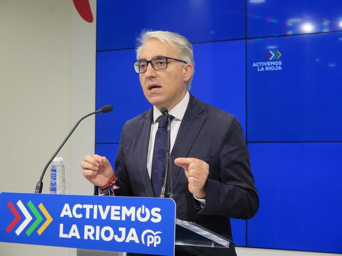 El portavoz del PP, Jesús Ángel Garrido, en comparecencia de prensa