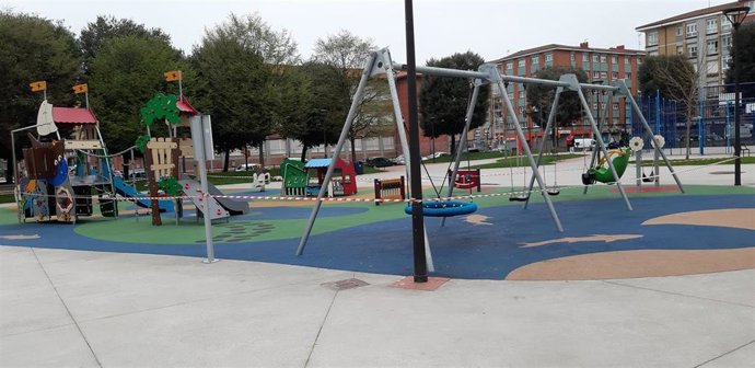 Parque precintado en Gijón durante el Estado de Alarma por el coronavirus