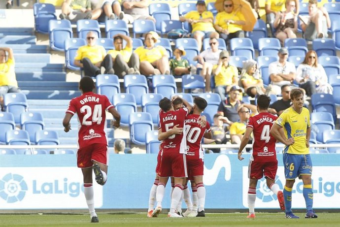 Los jugadores de la UD Almería celebran un gol.