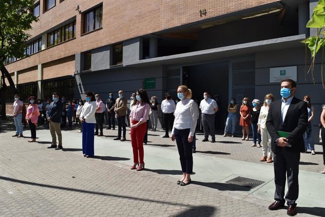 La consejera de Igualdad, Políticas Sociales y Conciliación, Rocío Ruiz, participa este lunes en un minuto de silencio.