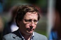 Almeida no ve "madrileñofobia" en las palabras de Feijóo e insta a los madrileños a guiarse por la prudencia