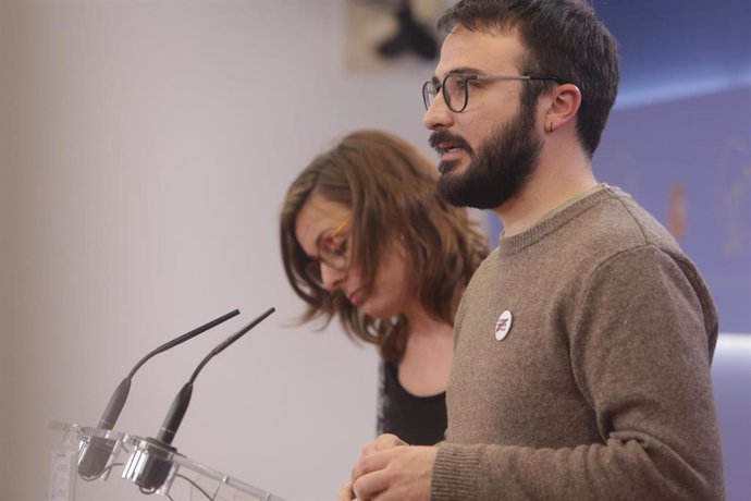 Los diputados de la CUP en el Congreso de los Diputados Mireia Vehí, y Albert Botran.