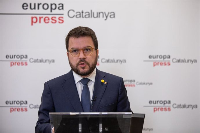 El vicepresidente de la Generalitat de Catalunya y conseller de Economía y Hacienda, Pere Aragons, protagoniza uno de los Encuentros Digitales de Europa Press presentado por el presidente de Europa Press, Asís Martín de Cabiedes, en Barcelona