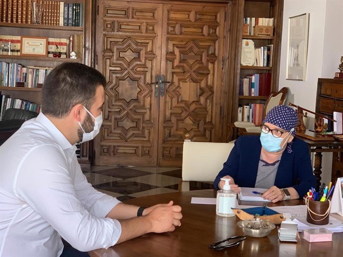 El alcalde de Cáceres y la presidenta de la Diputación Provincial mantienen la primera reunión presencial tras la pandemia